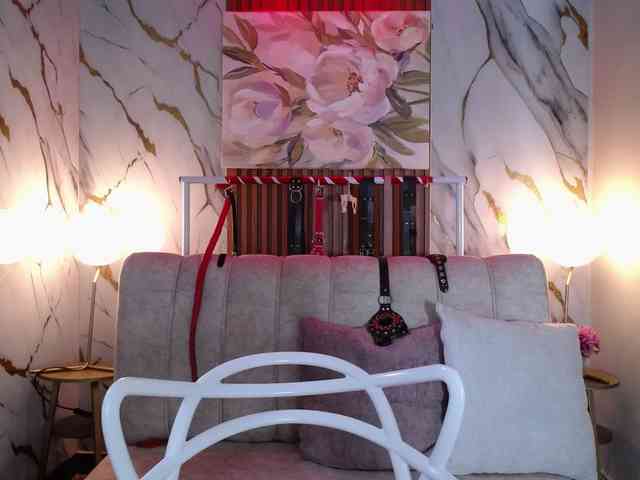 Naty-slavedoll webcam