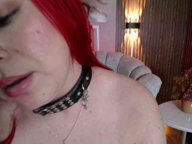 Naty-slavedoll webcam