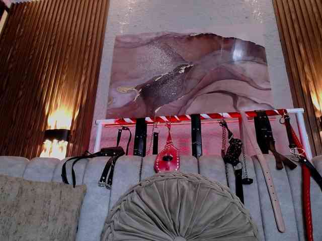 Naty-slavedoll webcam