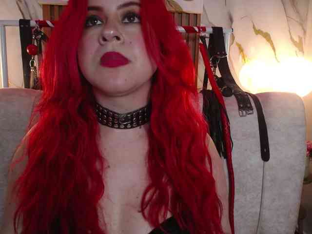Naty-slavedoll webcam