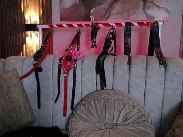 Naty-slavedoll webcam