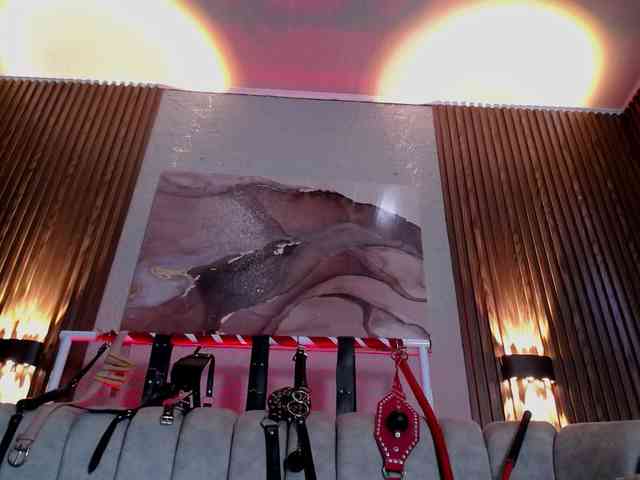 Naty-slavedoll webcam