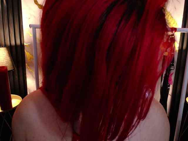 Naty-slavedoll webcam