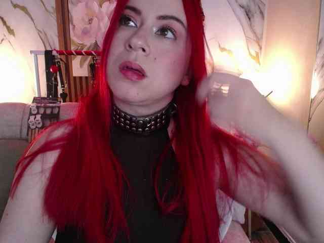 Naty-slavedoll webcam