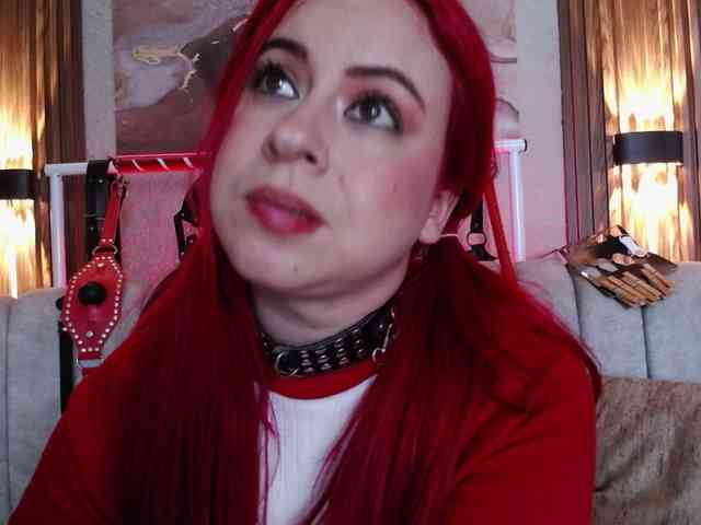 Naty-slavedoll webcam