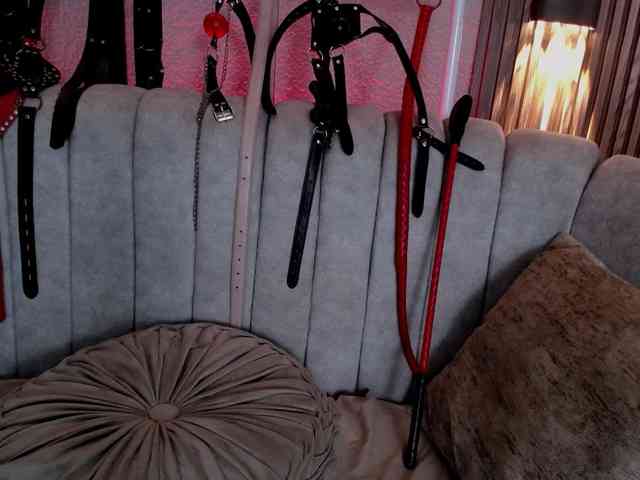 Naty-slavedoll webcam