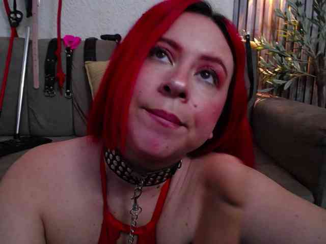 Naty-slavedoll webcam