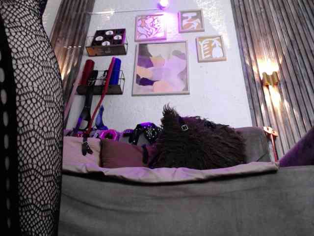Naty-slavedoll webcam