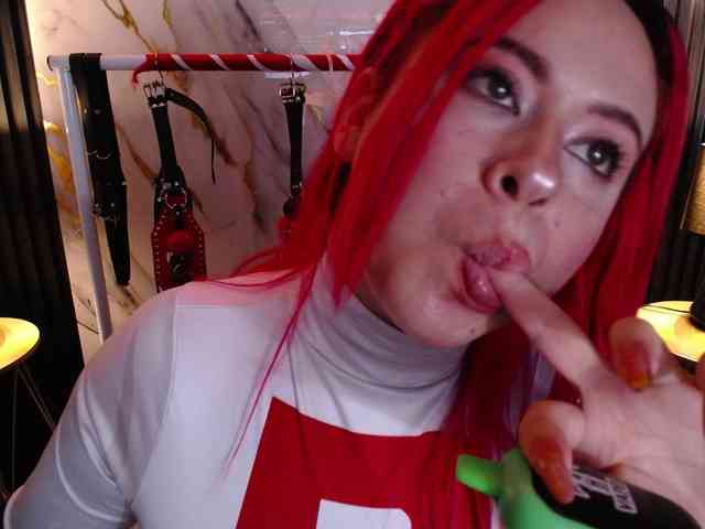 Naty-slavedoll webcam