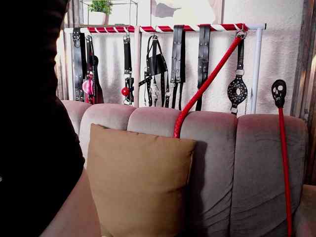 Naty-slavedoll webcam