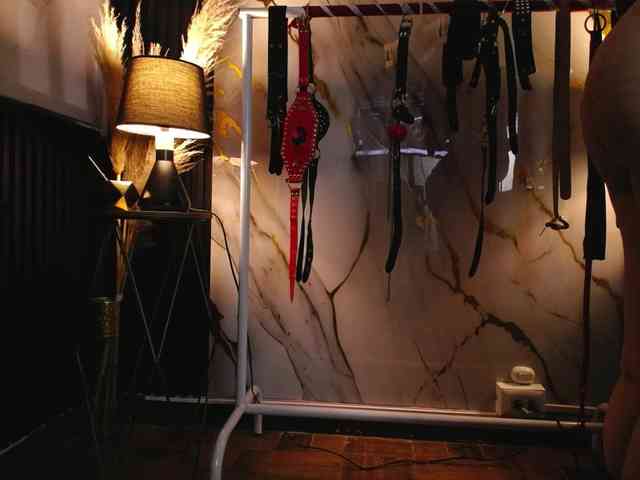 Naty-slavedoll webcam