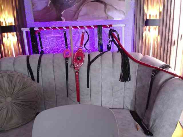 Naty-slavedoll webcam