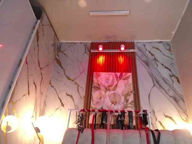 Naty-slavedoll webcam