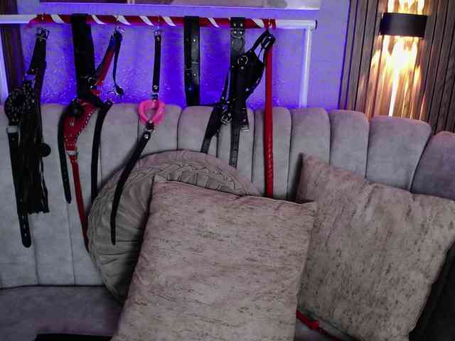 Naty-slavedoll webcam
