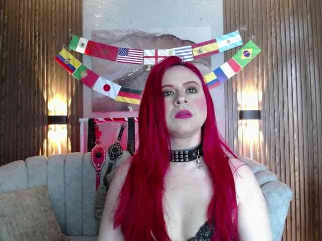 Naty-slavedoll webcam