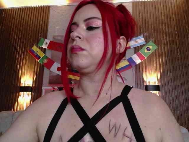 Naty-slavedoll webcam