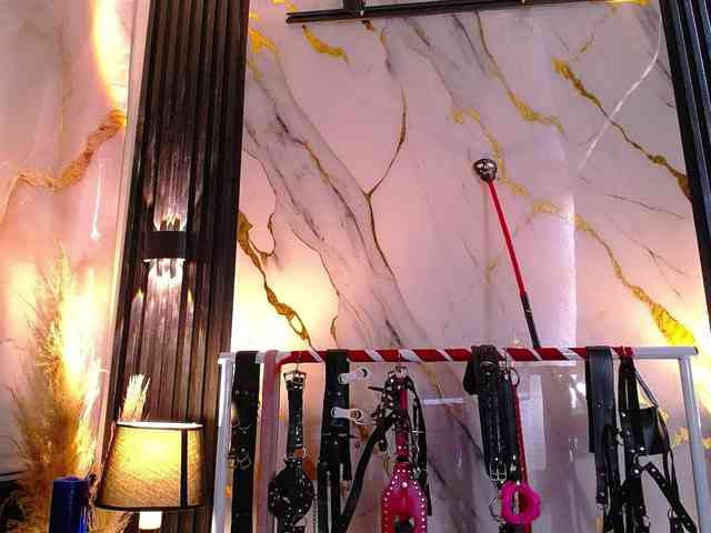 Naty-slavedoll webcam