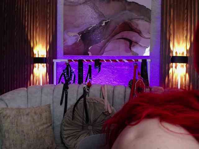 Naty-slavedoll webcam