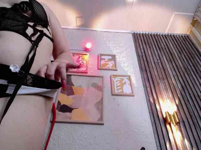 Naty-slavedoll webcam