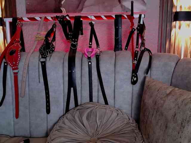 Naty-slavedoll webcam