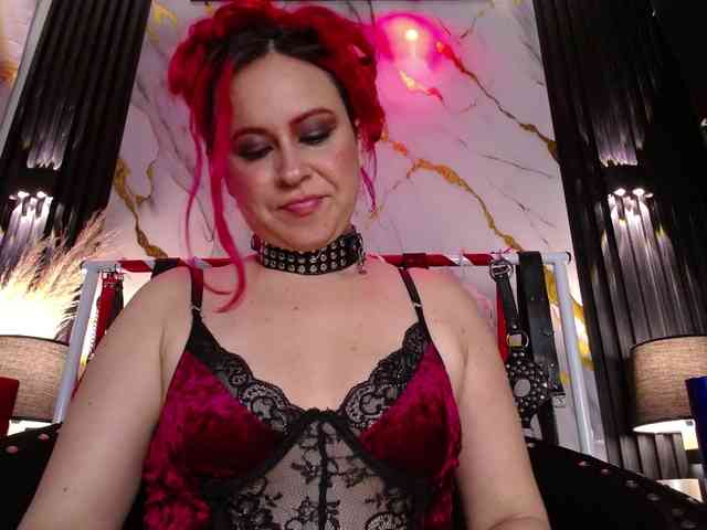 Naty-slavedoll webcam