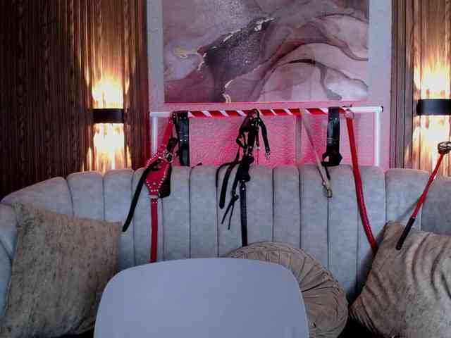 Naty-slavedoll webcam