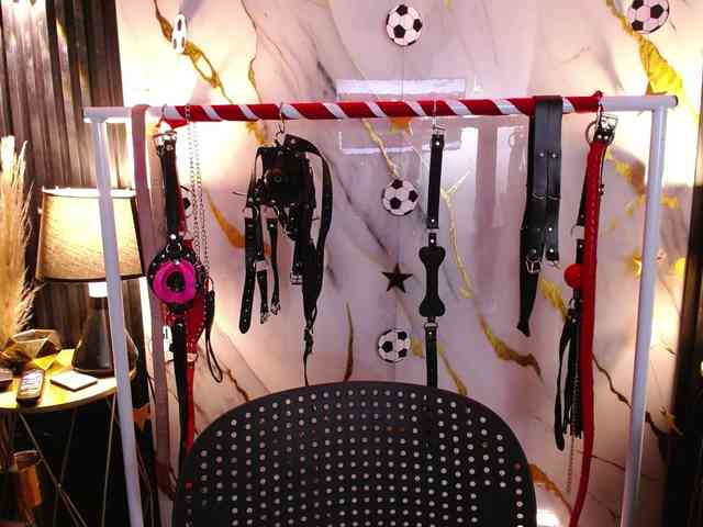Naty-slavedoll webcam