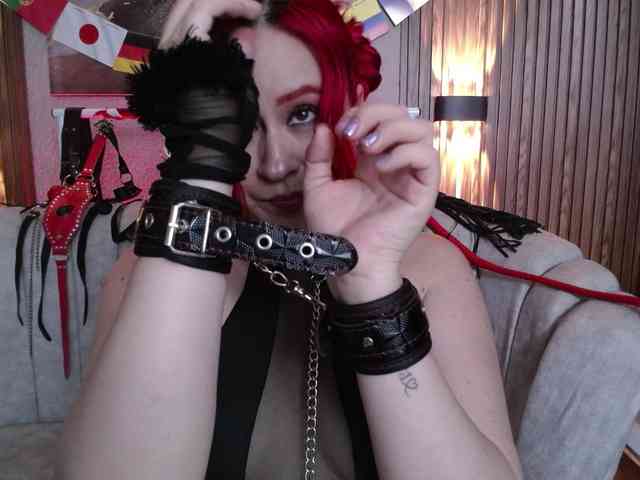 Naty-slavedoll webcam