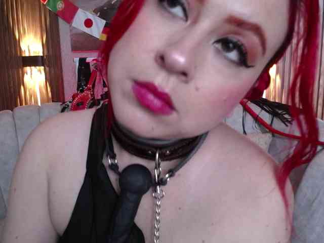 Naty-slavedoll webcam