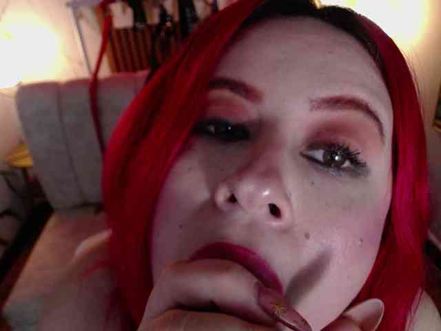 Naty-slavedoll webcam