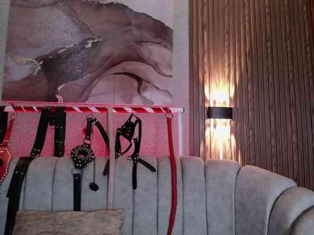 Naty-slavedoll webcam