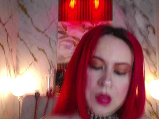 Naty-slavedoll webcam