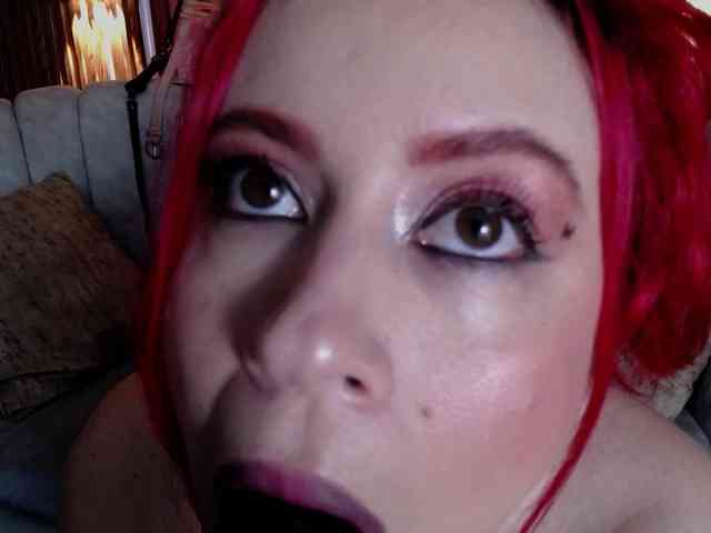 Naty-slavedoll webcam