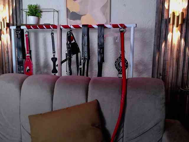 Naty-slavedoll webcam