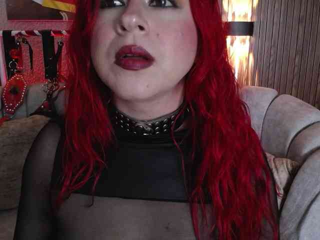 Naty-slavedoll webcam