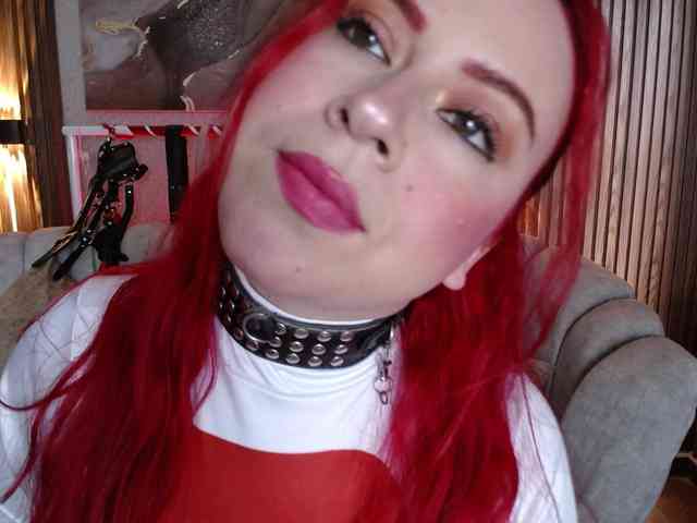 Naty-slavedoll webcam