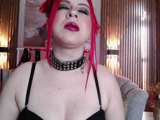 Naty-slavedoll webcam