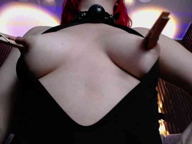 Naty-slavedoll webcam