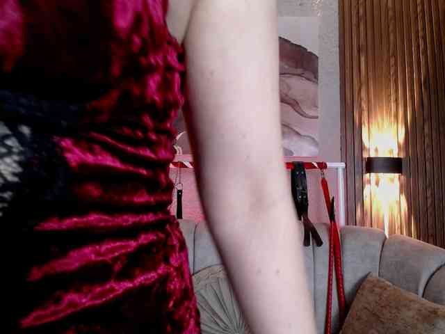 Naty-slavedoll webcam