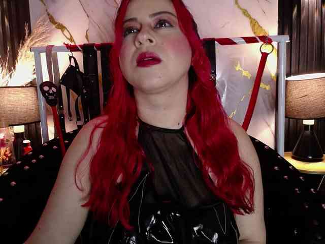 Naty-slavedoll webcam