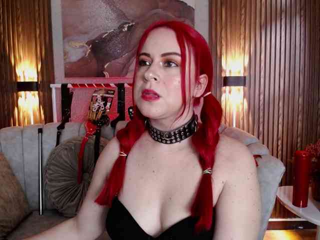 Naty-slavedoll webcam