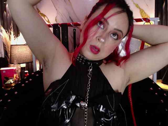 Naty-slavedoll webcam
