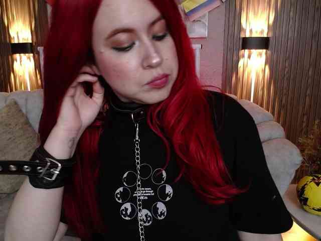Naty-slavedoll webcam
