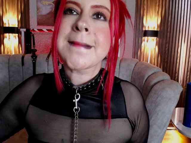 Naty-slavedoll webcam