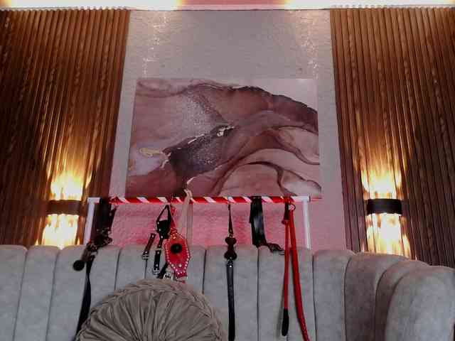 Naty-slavedoll webcam