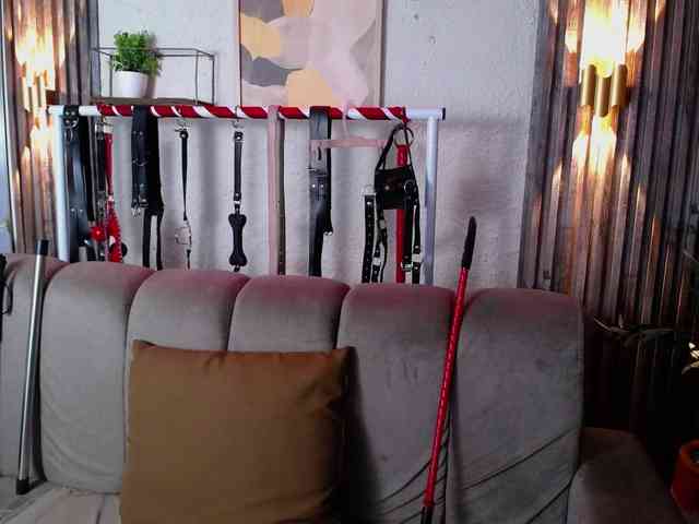 Naty-slavedoll webcam