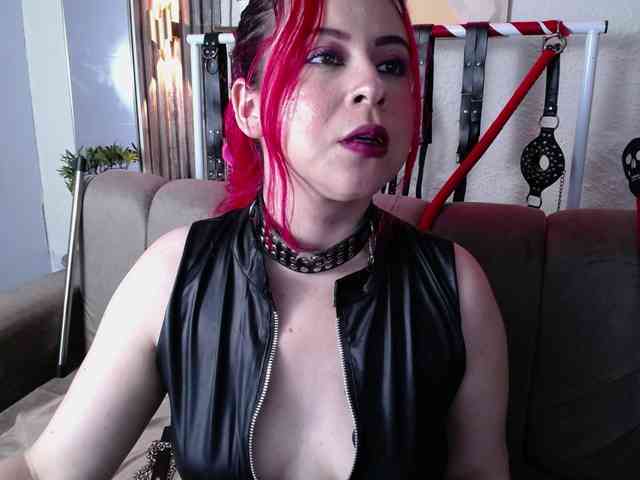 Naty-slavedoll webcam