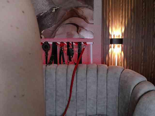 Naty-slavedoll webcam