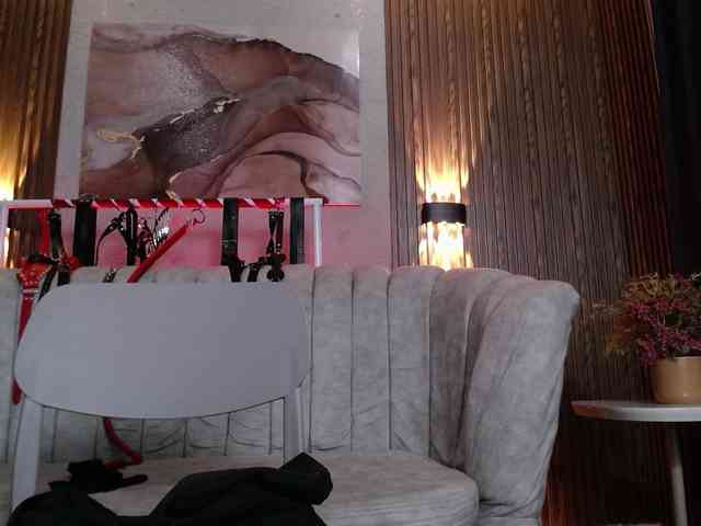 Naty-slavedoll webcam