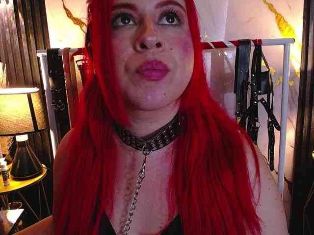 Naty-slavedoll webcam